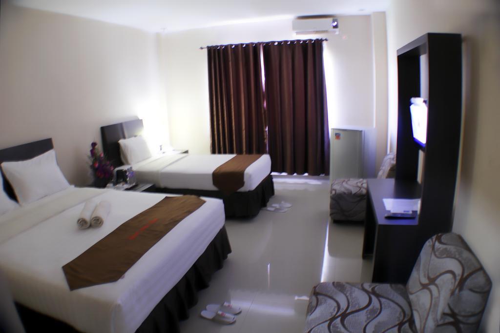 Grand Duta Hotel Palu Exterior foto