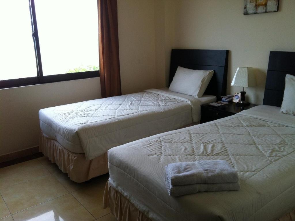 Grand Duta Hotel Palu Zimmer foto