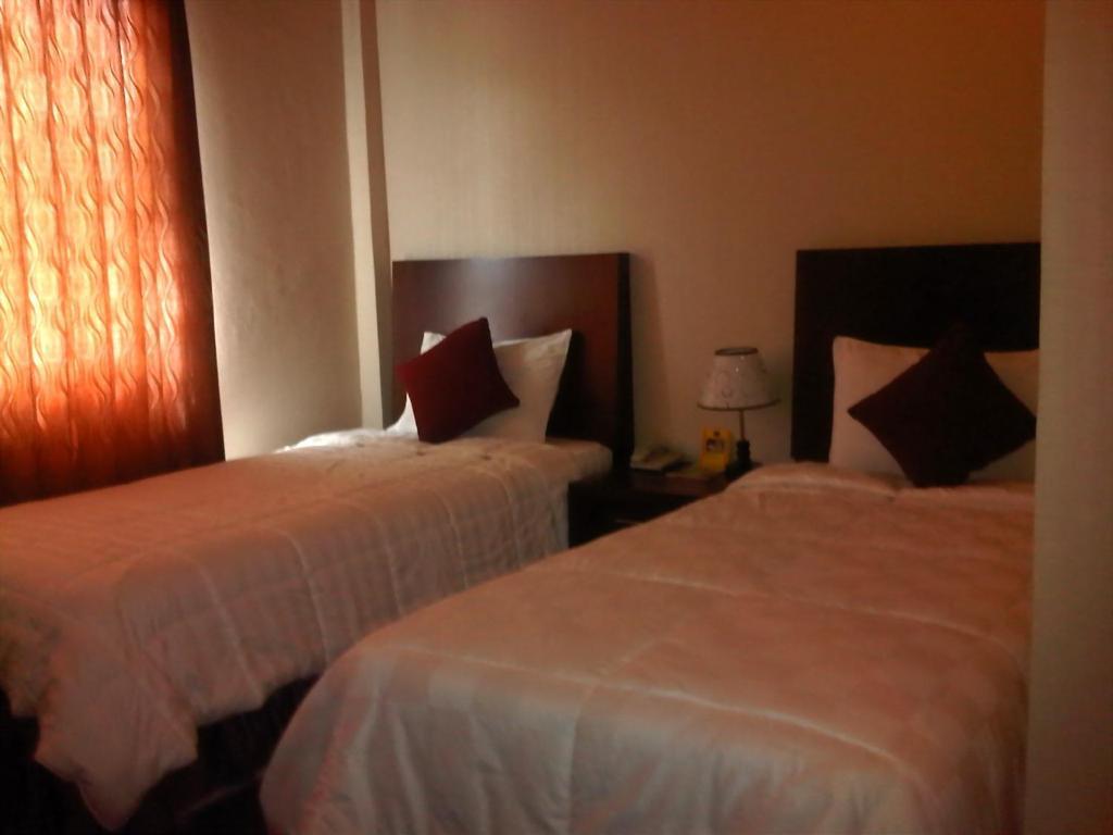 Grand Duta Hotel Palu Zimmer foto